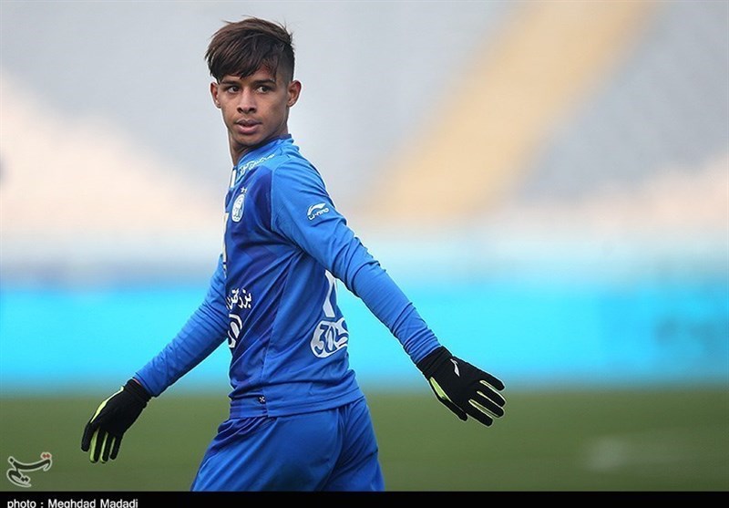 Iran&apos;s Esteghlal Striker Ghaedi Hospitalized after Car Crash