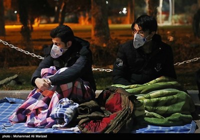 تہران؛ زلزلے کے بعد عوام نے رات سڑکوں اور پارکوں میں گزاری