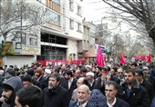 پیکر رنج‌کشیده جانباز شهید &quot;علی آقا خوش لفظ&quot; بر دستان مردم مومن و انقلابی همدان تشییع شد + فیلم