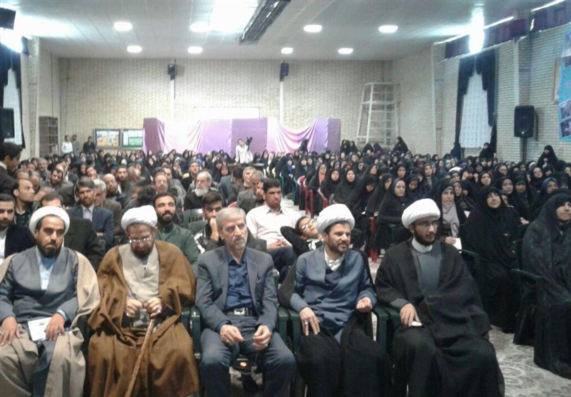 کارگاه معرفتی و بصیرت افزایی &quot;تعمیق در مبانی دین&quot; در بروجرد برگزار شد