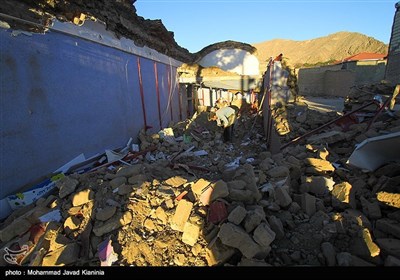 Quake Startles Residents in Central Iran, Damages Homes