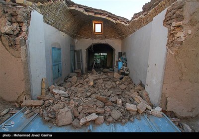 Quake Startles Residents in Central Iran, Damages Homes