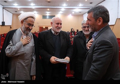 صفار هرندی و حجت الاسلام مصلحی در مراسم رونمایی از مستند گیلن باره در دانشگاه امیرکبیر تهران