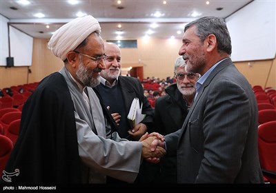 صفار هرندی و حجت الاسلام مصلحی در مراسم رونمایی از مستند گیلن باره در دانشگاه امیرکبیر تهران