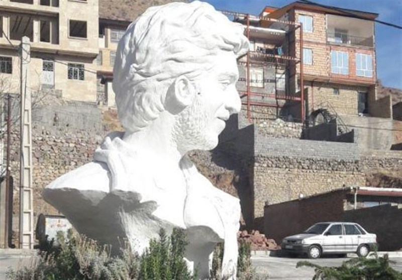مجسمه شهید حججی و فرج‌ا... سلحشور در حوزه هنری خاک می‌خورد