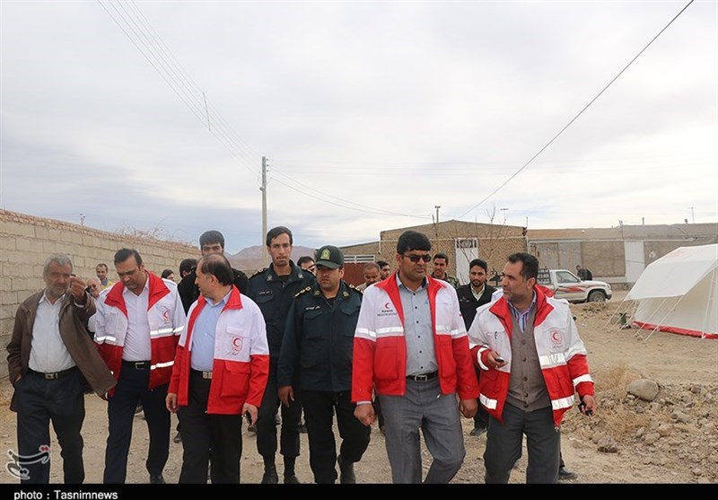 بازدید دبیرکل هلال‌احمر از مناطق زلزله‌زده کوهبنان به روایت تصویر