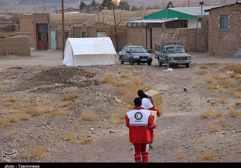 کرمانشاه| کمک‌های مردمی هلال احمر به زلزله‌زدگان تاکنون هزینه نشده است