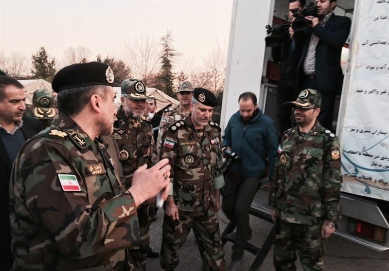 فرمانده ارتش از چادرهای اسکان اضطراری زلزله بازدید کرد + عکس