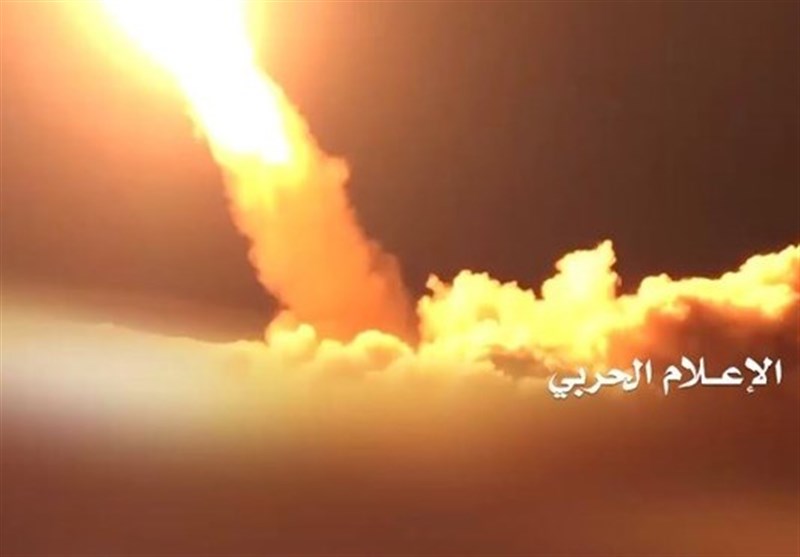 القوة الصاروخیة الیمنیة تدكّ مواقع سعودیة جدیدة بصواریخ بالیستیة