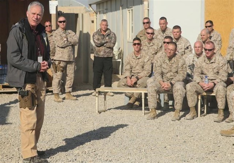 حمل اسلحه توسط وزیر غیرنظامی آمریکا در افغانستان