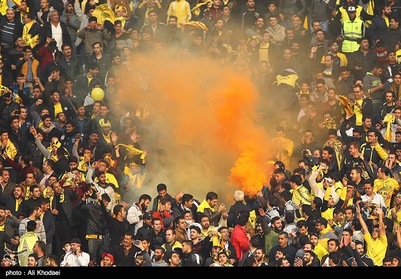 اصفهان| اعتراض نصرتی به هم تیمی‌های خود؛ هواداران برای سپاهان کم نگذاشتند