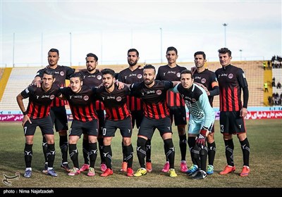 دیدار تیمهای فوتبال مشکی پوشان و سپید رود