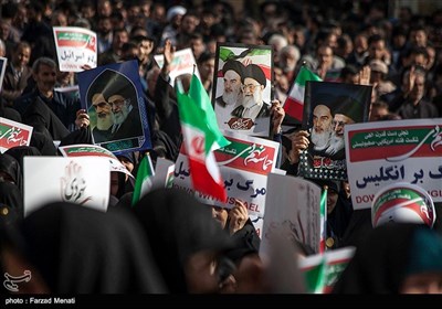 راهپیمایی عظیم ۹ دی در کرمانشاه همزمان با سراسر کشور در مقابل مسجد جامع کرمانشاه برگزار شد.
