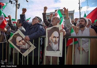 راهپیمایی عظیم ۹ دی در کرمانشاه همزمان با سراسر کشور در مقابل مسجد جامع کرمانشاه برگزار شد.