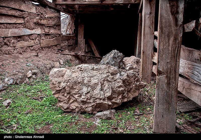 جزئیات حادثه سقوط سنگ 30 مترمکعبی در روستای پیت‌سرا سوادکوه/ حادثه تلفات جانی نداشت