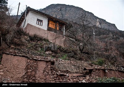 کابوس سنگ در روستای منجیر -مازندران