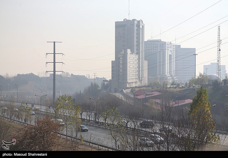 وضعیت هوای تهران 1402/12/13؛ تداوم تنفس هوای &quot;ناسالم برای گروه‌های حساس&quot;