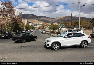 محله ازگل از جنوب به اتوبان شهيد بابایی منتهی می شود