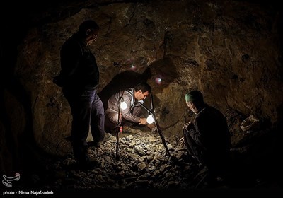 کار در معدن بی‌خطر نیست،‌ تنفس مدام بخارهای ناشی از انفجار دینامیت و رطوبت هوای داخل غارها، سلامتی کارگرها را تهدید می‌کند
