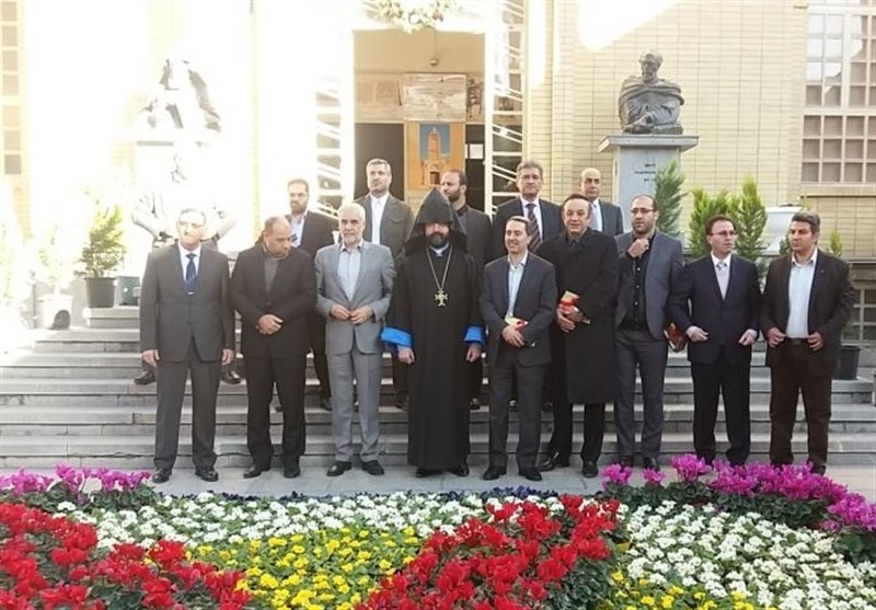 استاندار اصفهان با اسقف اعظم جنوب ایران دیدار کرد
