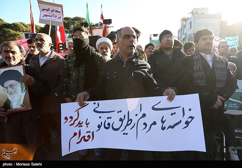 مطالبات به‌حق مردم از طریق قانونی پیگیری شود