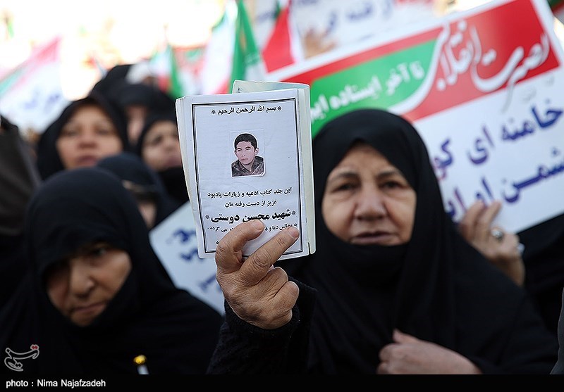 فریاد یکصدای مردم اصفهان در محکومیت اغتشاش‌گران؛ حل مشکلات معیشتی با روحیه جهادی