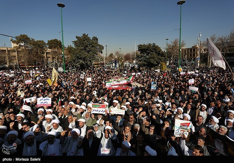 راهپیمایی نمازگزاران تهرانی در محکومیت اغتشاش‌گران