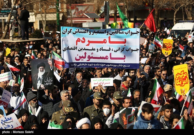 راهپیمایی محکومیت فتنه‌گران در برخی از شهرستان‌های استان سمنان برگزار شد