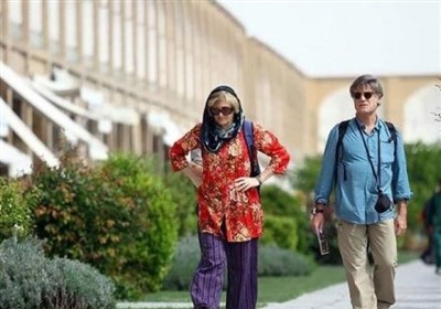  بررسی ورود گردشگران خارجی به ایران 