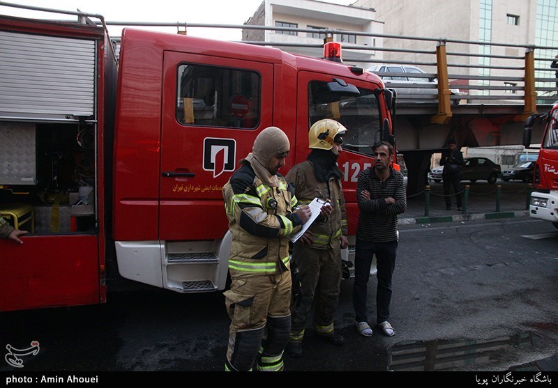 نجات 50 نفر از ساکنان چندین ساختمان در آتش‌سوزی خیابان ظفر