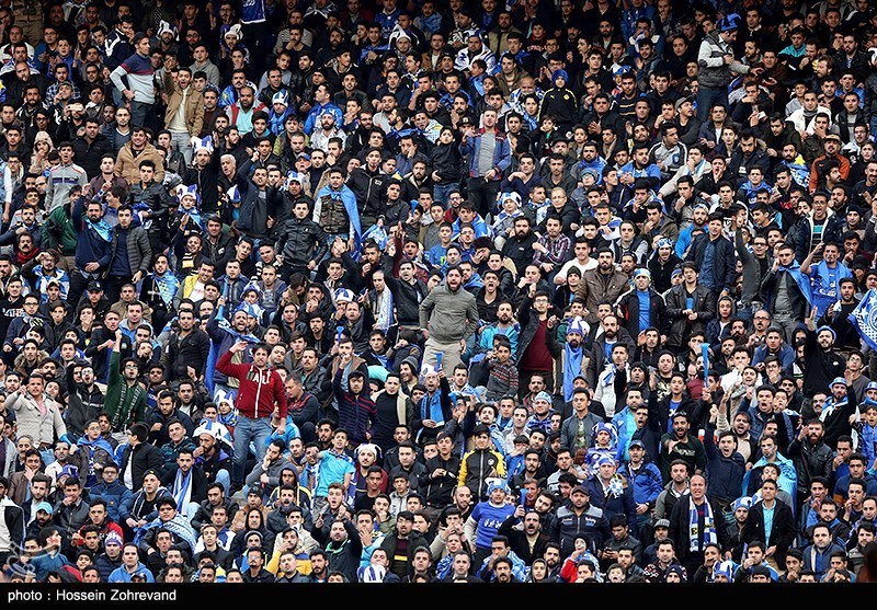 حاشیه دیدار استقلال - سایپا|تشویق دایی توسط هواداران استقلال و حضور 10 هزار نفر در ورزشگاه