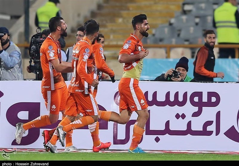 اصفهان| هافبک تیم فوتبال سایپا: برای فصل آینده چشم‌بسته تصمیم نمی‌گیرم