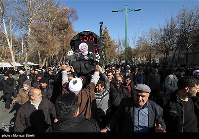 پیکر حجت‌الاسلام والمسلمین حاج شیخ مهدی مظاهری بعد از تشییع روی دستان مردم اصفهان در گلستان شهدای این شهر به خاک سپرده شد. 