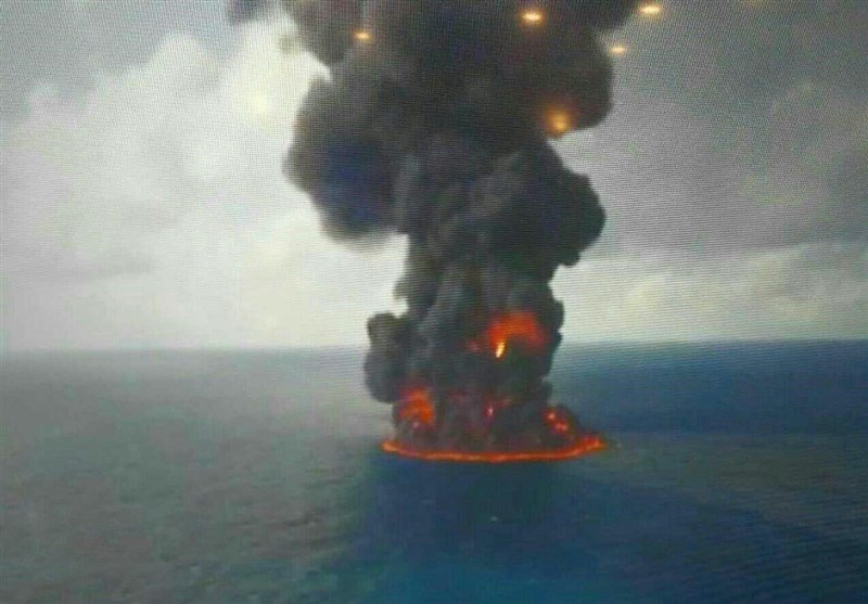 Iranian Oil Tanker Sinks after Weeklong Fire (+Video)