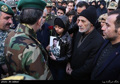 مراسم تشییع شهید سروان محسن برزگرزاده با حضور امیر سرتیپ حیدری فرمانده نیروی زمینی ارتش 