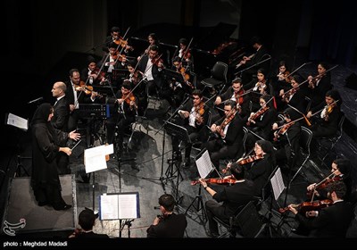 اجرای ارکستر نغمه باران در هفتمین شب سی‌وسومین جشنواره موسیقی فجر