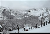 بارش برف مدارس برخی شهرستان‌های اصفهان را به تعطیلی کشاند