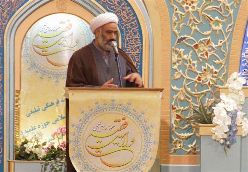 اصفهان| دخت پیامبر (ص) سیاست را زمینه و نه ضمیمه زندگی می‌دانست