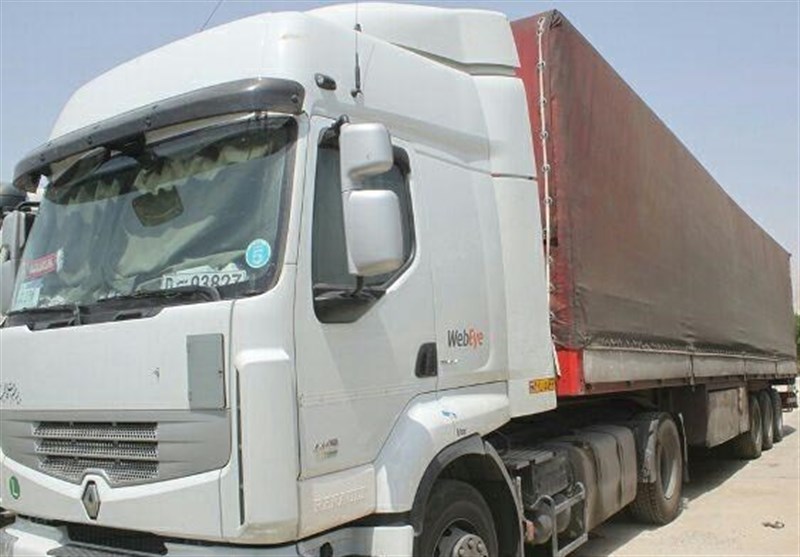 کامیون حامل کفش و پوشاک قاچاق در دشتستان توقیف شد