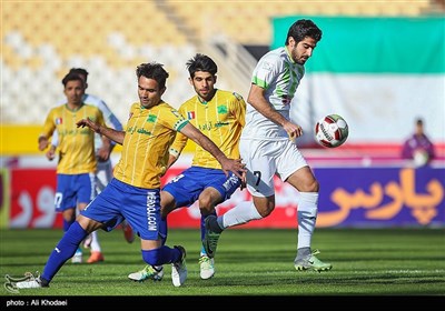 دیدار تیمهای فوتبال ذوب آهن و صنعت نفت - اصفهان
