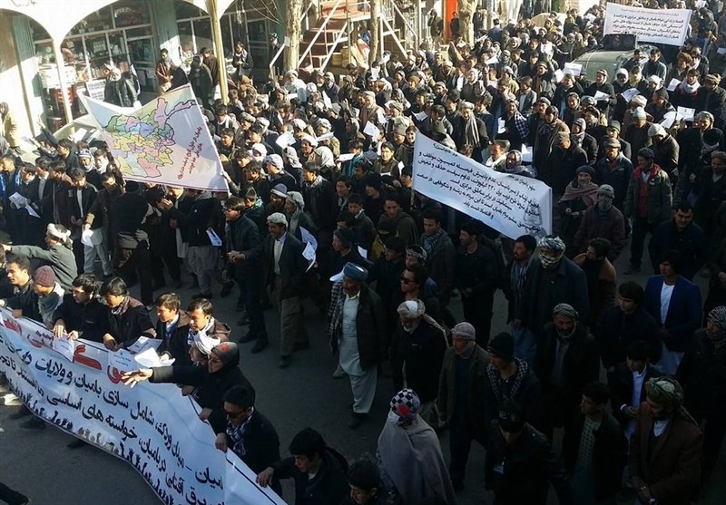 تظاهرات در مرکز افغانستان در اعتراض به تبعیض دولت کابل علیه مناطق مرکزی