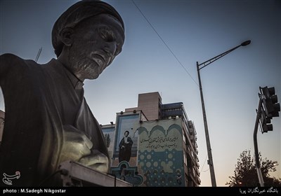 مجسمه شهید نواب صفوی در ابتدای بزرگراه نواب