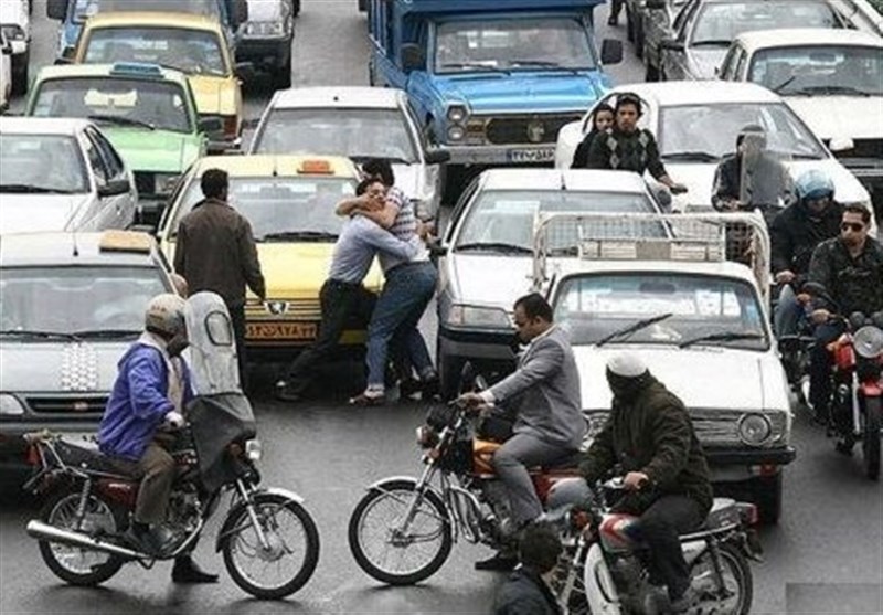 فیلم لحظه آد‌م‌ربایی عجیب مرد جوان در شرق تهران