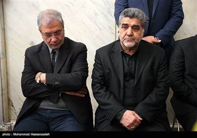 سیدحسین هاشمی معاون وزیر کشور و علی ربیعی وزیر تعاون، کار و رفاه اجتماعی در مراسم بزرگداشت جانباختگان نفتکش سانچی