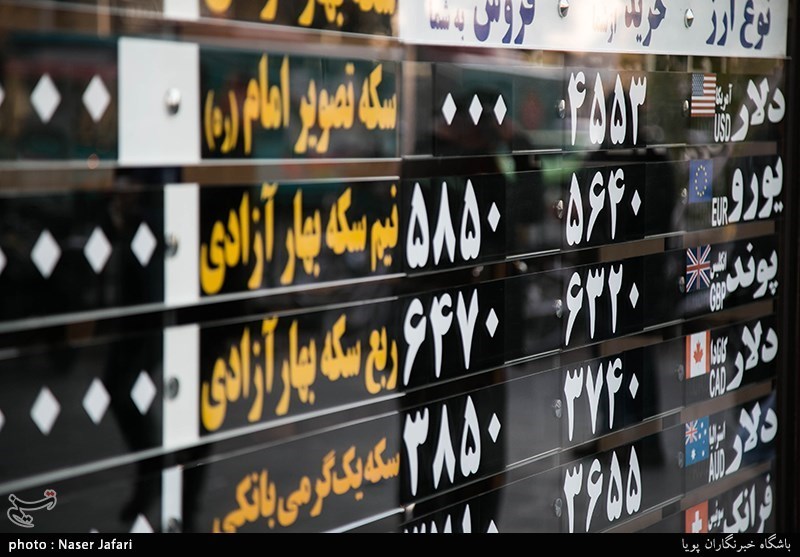 نوسان بازار ارز هیمنه دولت روحانی را زیر سوال برده است
