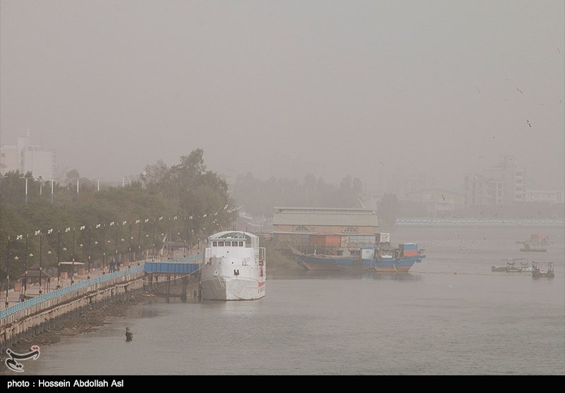 ذرات گرد و غبار دید افقی در برخی شهرستان‌های استان کرمانشاه را به کمتر از 200 متر رساند