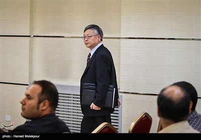 ورود "پانگ سن" سفیر چین در ایران به محل نشست خبری