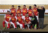 دیدار دوستانه تیم‌های فوتبال هنرمندان ایران و جهان با پیشکسوتان استقلال - کیش