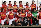 دیدار دوستانه تیم‌های فوتبال هنرمندان ایران و جهان با پیشکسوتان استقلال - کیش