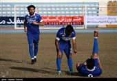 دیدار دوستانه تیم‌های فوتبال هنرمندان ایران و جهان با پیشکسوتان استقلال - کیش